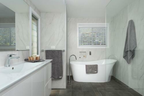 Villa The Sands Mollymook Luxury Beach House