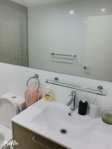 Modern Apartment On A Budget- Private Room With External Toilet