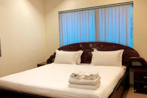 Apartamento Centrally Located Fully Furnished 3 Bdr/3 Bth Apt