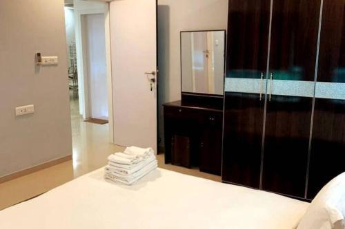 Apartamento Centrally Located Fully Furnished 3 Bdr/3 Bth Apt