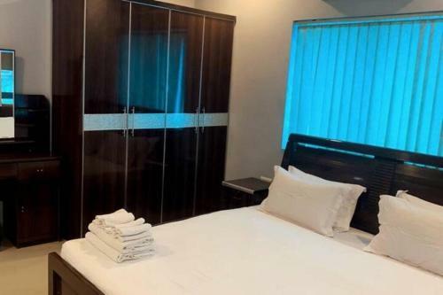 Apartamento Centrally Located Fully Furnished 3 Bdr/3 Bth Apt