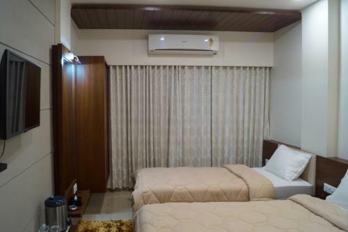 Hotel Midtown,vadodara