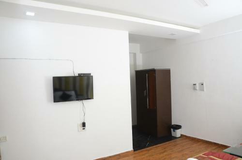 Hotel Banke Bihari Spiritual Stay Vrindavan