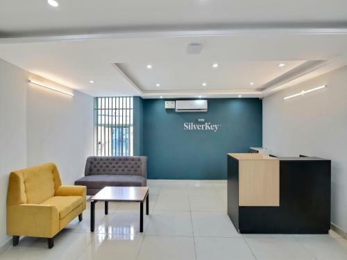 Hotel Silverkey Executive Stays 46745 Opposite Vinayaka Apartments
