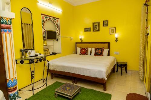 Hotel Hanuman Ghat On Lake Pichola