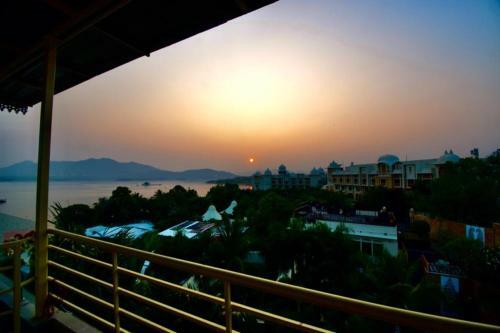 One Light Hostel