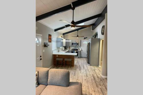 Army Street Beach House By 604 Restaurant!