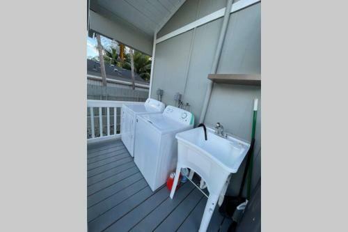 Army Street Beach House By 604 Restaurant!