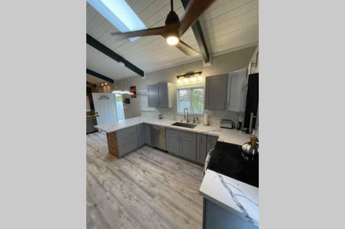 Army Street Beach House By 604 Restaurant!