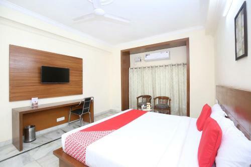Capital O 12767 Hotel Grand Chinar