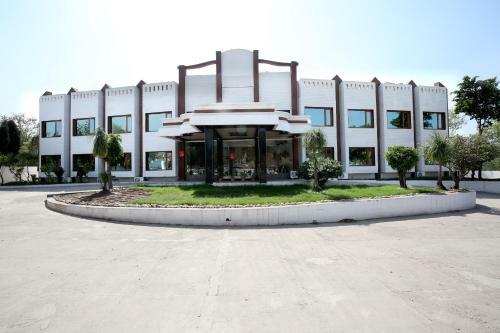 Capital O 12767 Hotel Grand Chinar