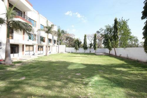 Capital O 12767 Hotel Grand Chinar