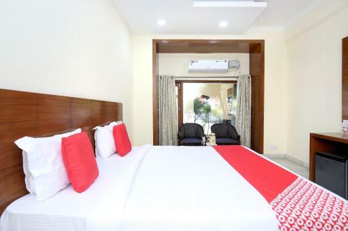 Capital O 12767 Hotel Grand Chinar