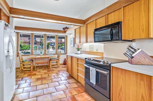 128-1 Puamana Oceanfront