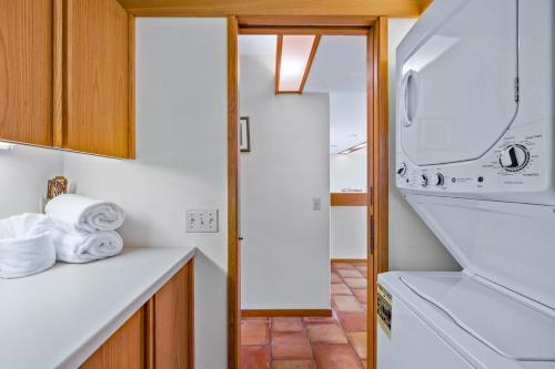128-1 Puamana Oceanfront