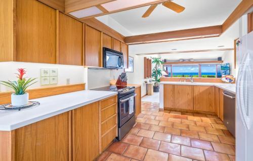 128-1 Puamana Oceanfront