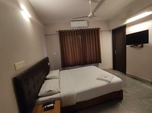 Hotel Crystal Residency