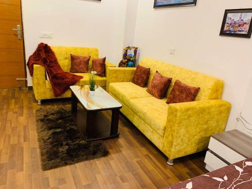 Apartamento The Solitaire Square Near Indiaexpo Mart