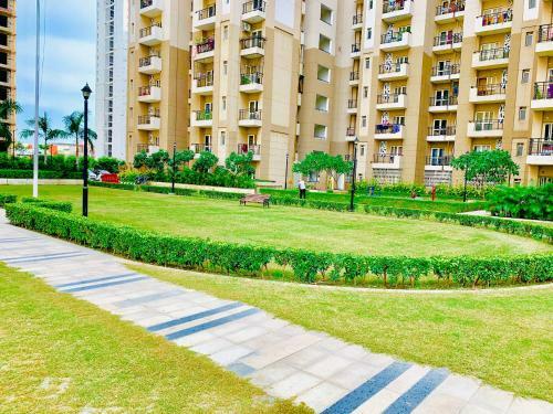Apartamento The Solitaire Square Near Indiaexpo Mart