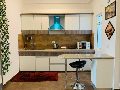 Apartamento The Solitaire Square Near Indiaexpo Mart