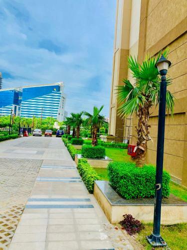 Apartamento The Solitaire Square Near Indiaexpo Mart