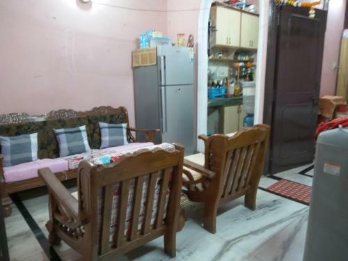 Affordable Private Room With Balcony At Sector 12 Block-v