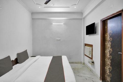 Hotel Collection O O 82851 Shubham Residency-moca