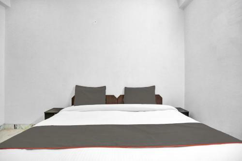 Hotel Collection O O 82851 Shubham Residency-moca
