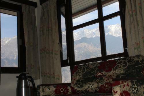 Hotel Nishaad Resorts