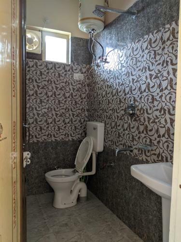 Hostal Golden View B&B