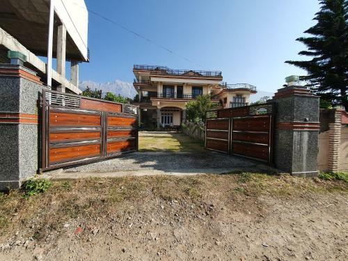 Touristen Holiday Home A Luxury Villa