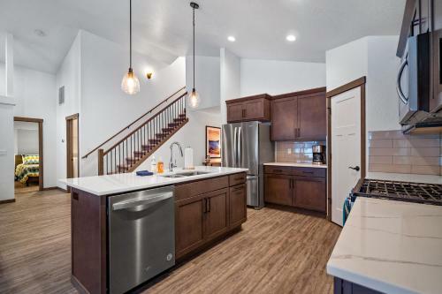 Elk Grove Getaway