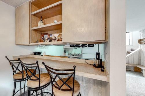Downtown Creekside Getaway