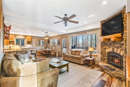 Sitzmark Ski Home