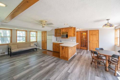 Chain O'lakes Group Getaway-the Johnsburg Estate