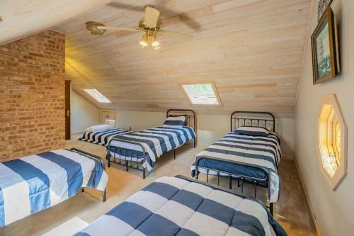 Chain O'lakes Group Getaway-the Johnsburg Estate