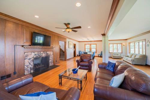 Chain O'lakes Group Getaway-the Johnsburg Estate