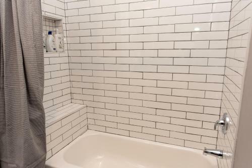 Luxurious Stay At Modern Apartment With Self Check-in Mins Frm Downtown