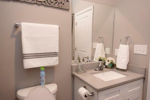 Luxurious Stay At Modern Apartment With Self Check-in Mins Frm Downtown