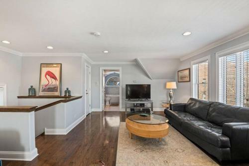 Large, Upscale Beautiful Home Perfect For Entertaining, Near Wrigley