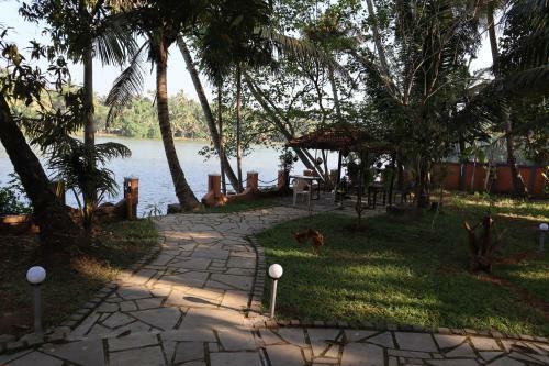 Bed & Breakfast Green Chromide River View Wooden House