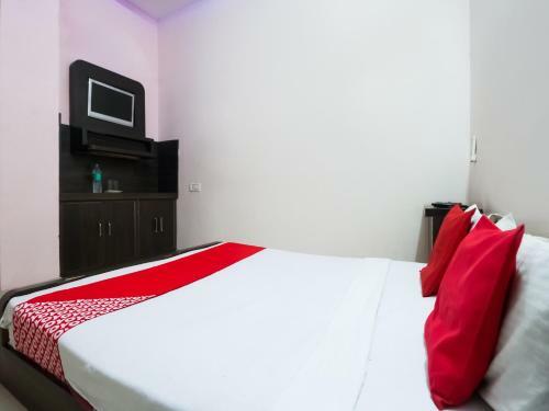 Oyo 81586 Hotel 9th Iris
