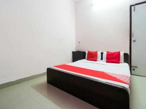 Oyo 81586 Hotel 9th Iris
