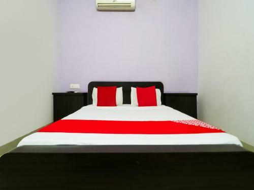 Oyo 81586 Hotel 9th Iris