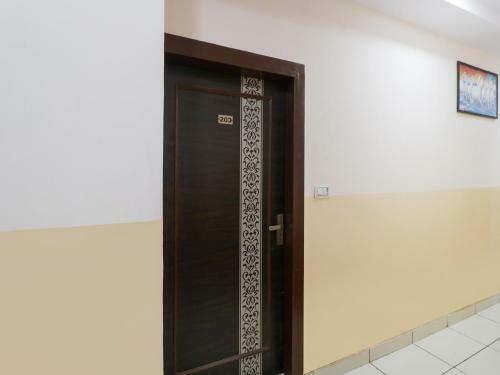 Oyo 81586 Hotel 9th Iris