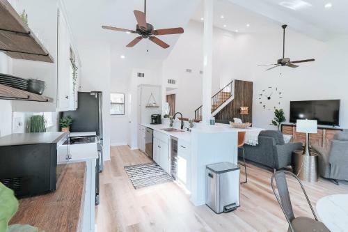 Stylish Waterfront Townhouse With Boat Slip, Pet Friendly