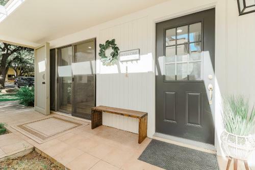 Stylish Waterfront Townhouse With Boat Slip, Pet Friendly