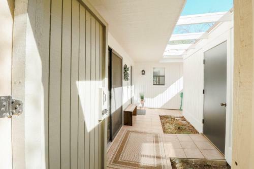 Stylish Waterfront Townhouse With Boat Slip, Pet Friendly