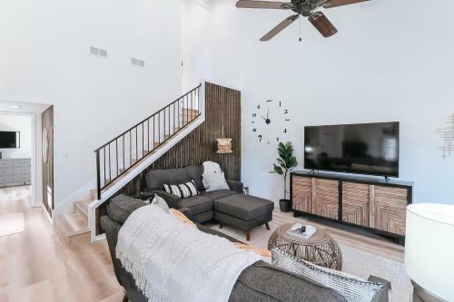 Stylish Waterfront Townhouse With Boat Slip, Pet Friendly