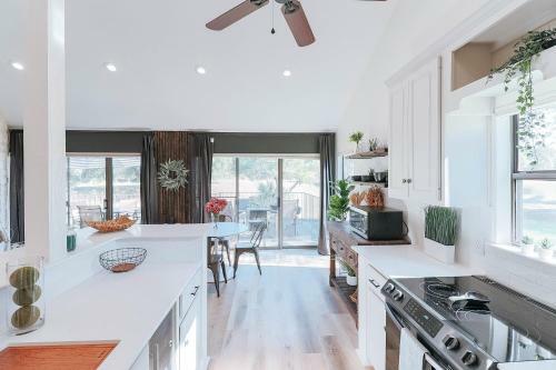 Stylish Waterfront Townhouse With Boat Slip, Pet Friendly
